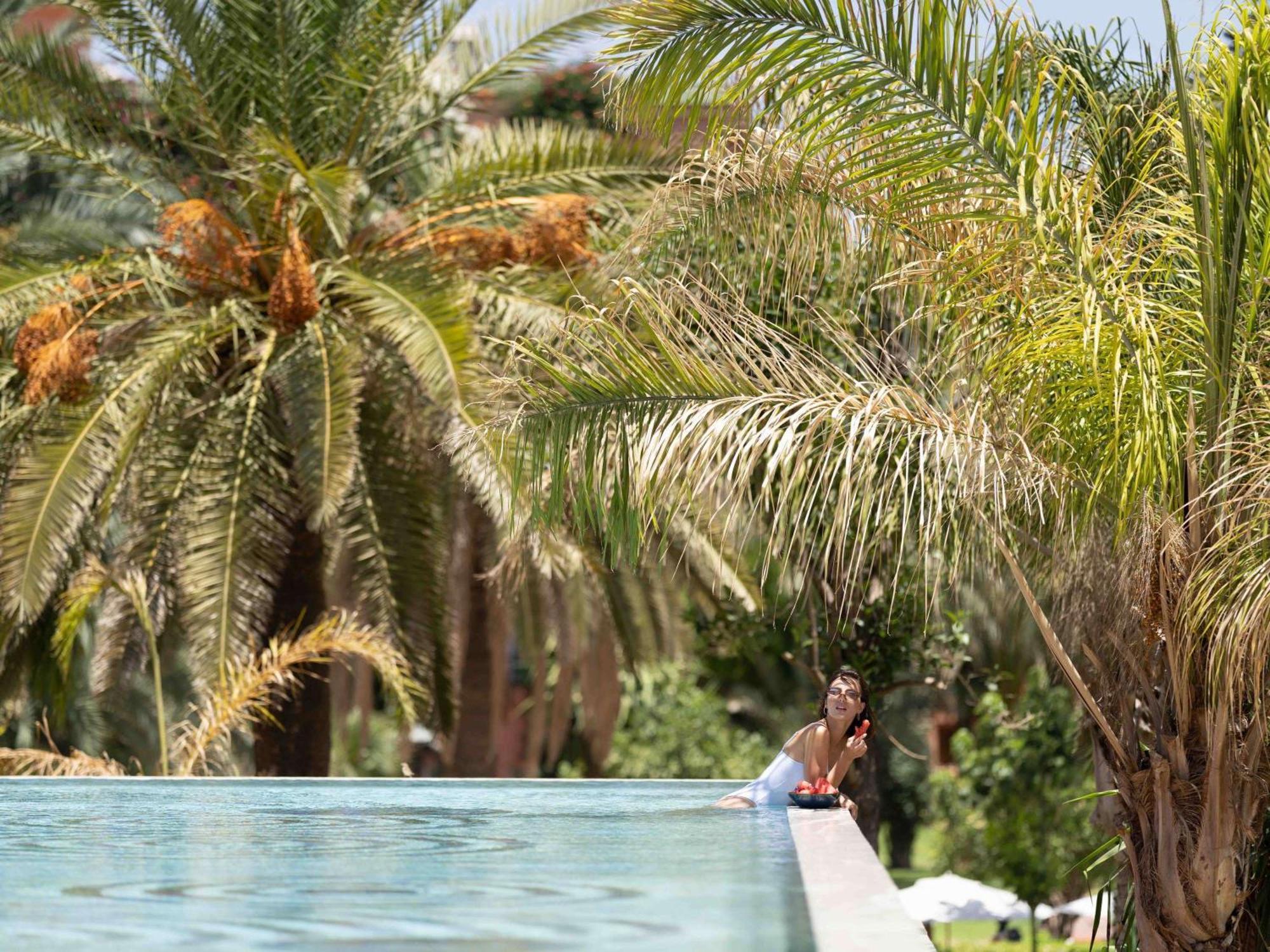 ホテル ソフィテル マラケシュ ラウンジ アンド スパ エクステリア 写真 The swimming pool at the hotel