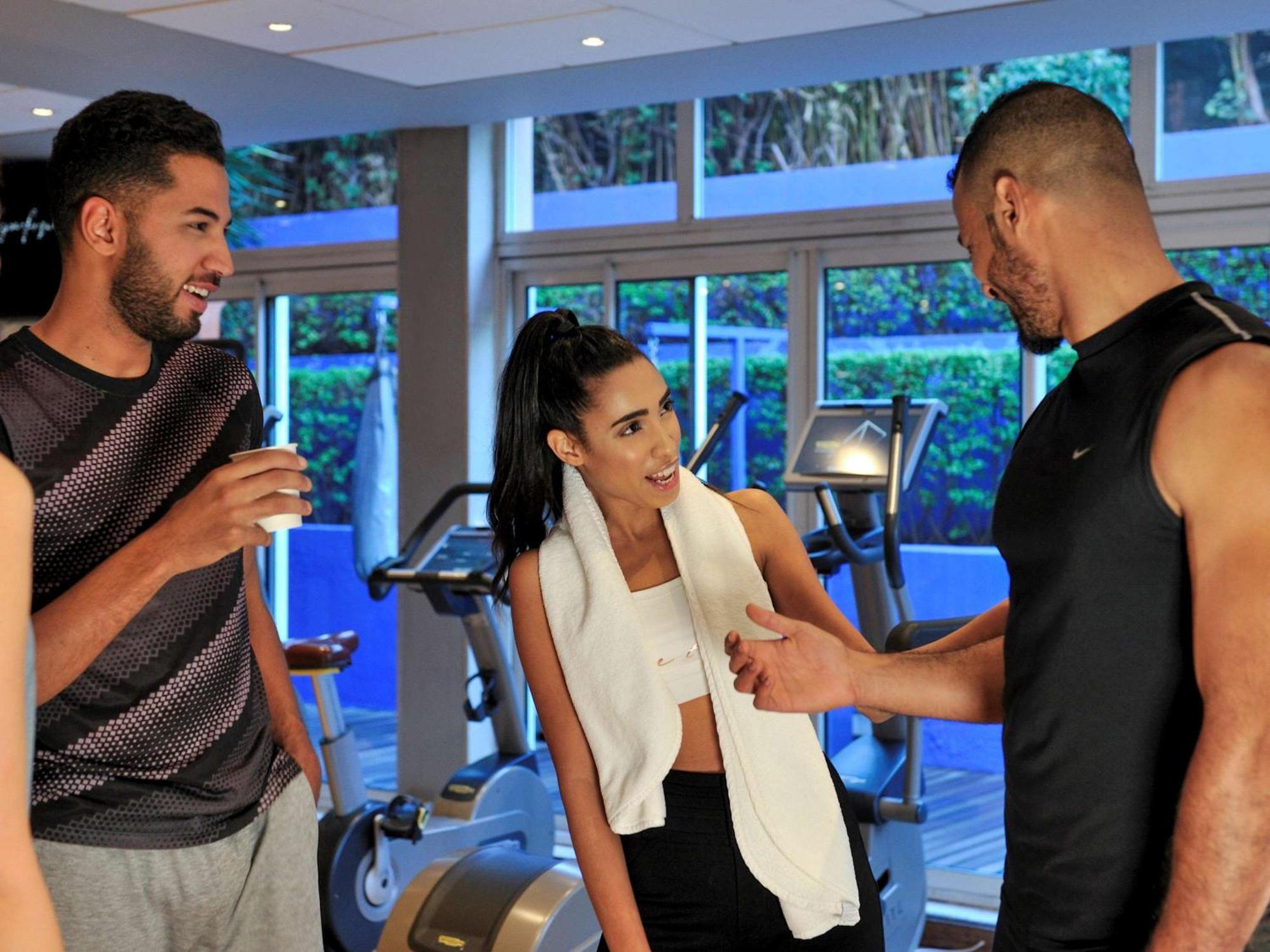 ホテル ソフィテル マラケシュ ラウンジ アンド スパ エクステリア 写真 Personal trainer with clients