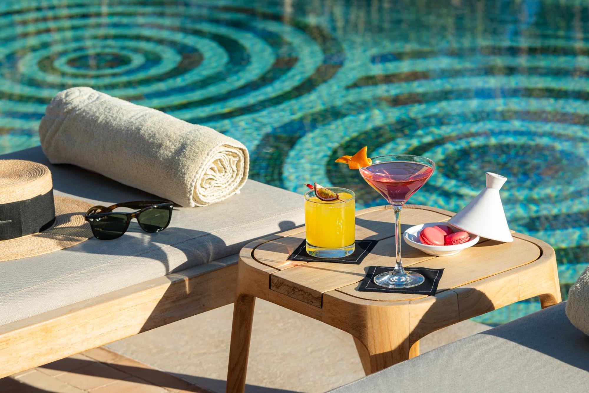 ホテル ソフィテル マラケシュ ラウンジ アンド スパ エクステリア 写真 Poolside at the hotel